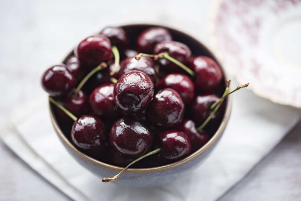 What foods are poisonous to Labradors? Cherries